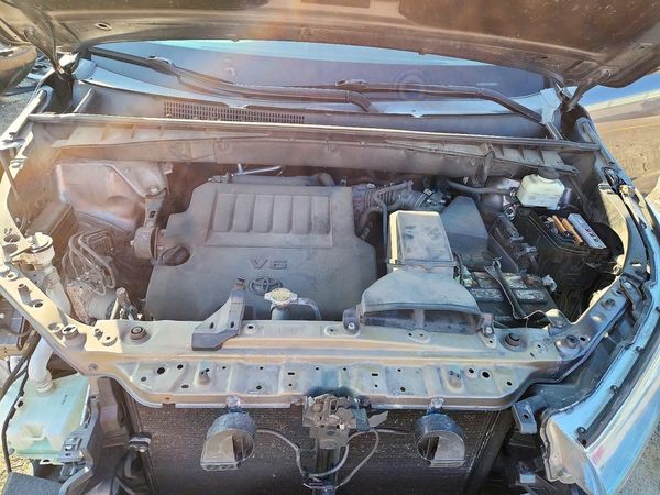 2015 TOYOTA HIGHLANDER Base/Hybrid — Engine bay