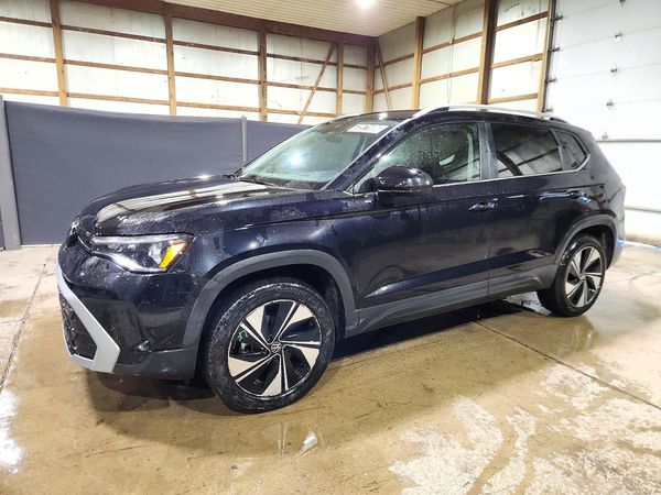 2026 VOLKSWAGEN TAOS 4Motion SE — Front 3/4