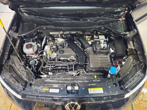 2026 VOLKSWAGEN TAOS 4Motion SE — Engine bay
