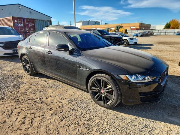 2018 JAGUAR XE Prestige — Passenger 3/4