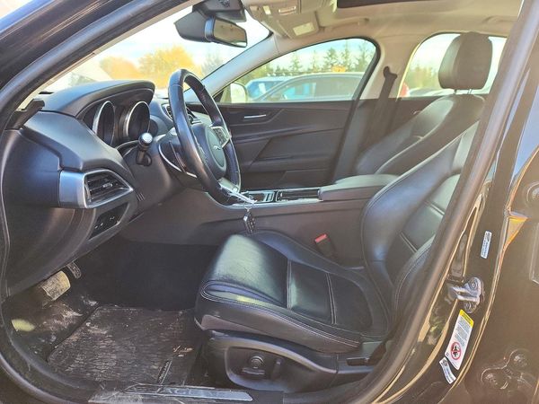 2018 JAGUAR XE Prestige — DENT