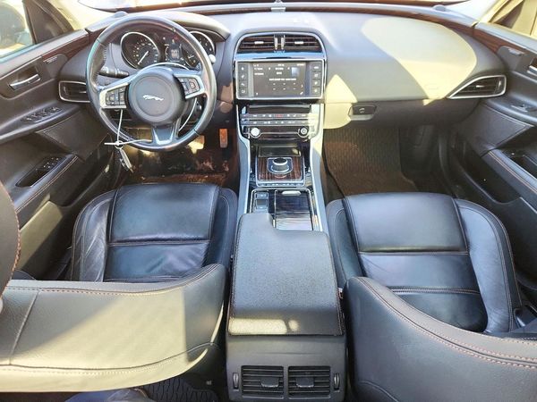 2018 JAGUAR XE Prestige — CKPT