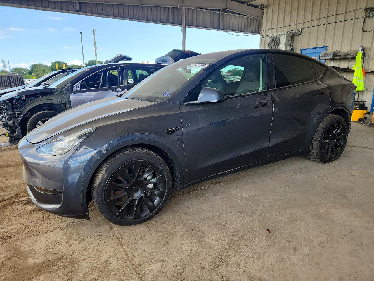 2022 TESLA MODEL Y — Front 3/4