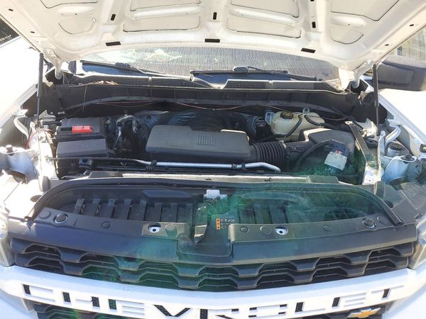 2019 CHEVROLET SILVERADO Custom — Engine bay