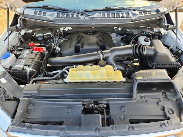 2020 FORD F150 — Engine bay