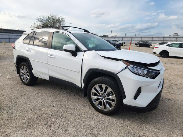 2020 TOYOTA RAV4 XLE Premium — Passenger 3/4