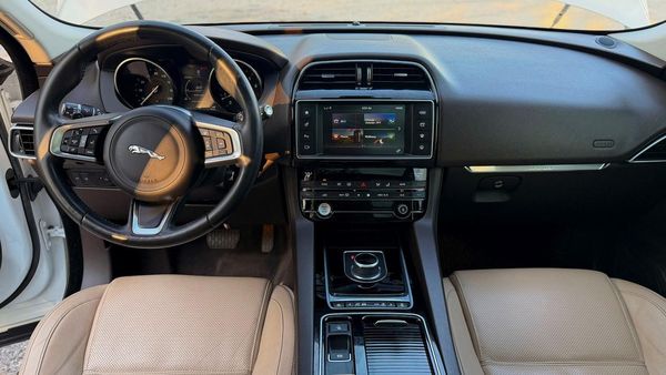 2018 JAGUAR F-PACE Prestige