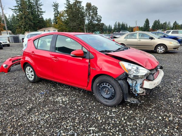 2013 TOYOTA PRIUS — Passenger 3/4