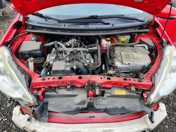 2013 TOYOTA PRIUS — Engine bay