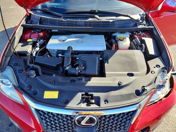 2014 LEXUS CT 200h — Engine bay