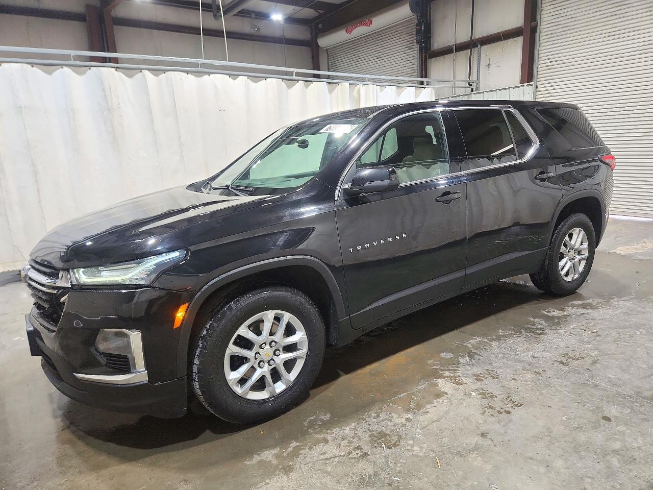 2022 CHEVROLET TRAVERSE LS — Front 3/4
