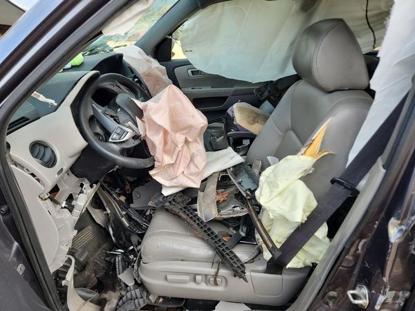 2015 HONDA PILOT SE — DENT