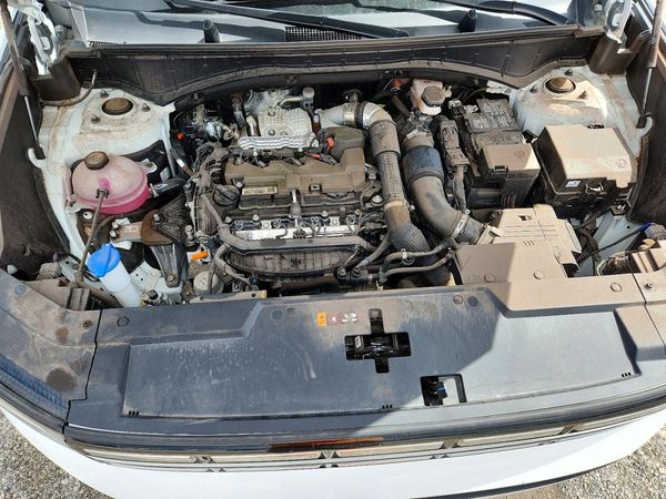 2025 HYUNDAI SANTA FE SE — Engine bay