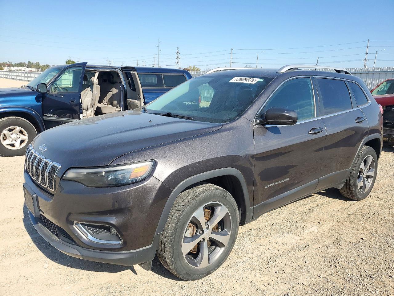2019 JEEP CHEROKEE Limited — Front 3/4