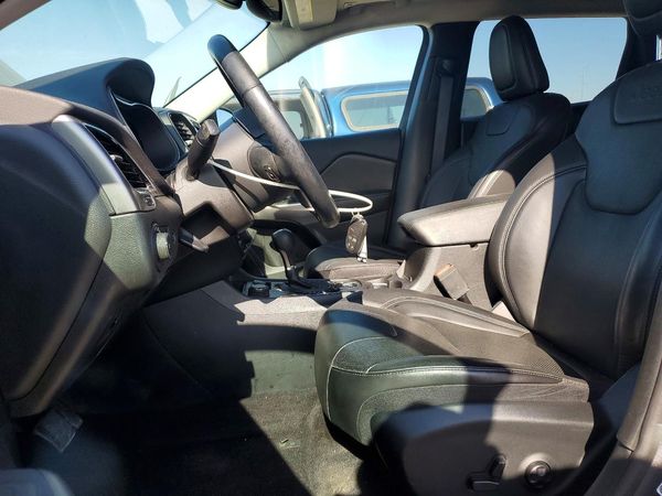 2019 JEEP CHEROKEE Limited — DENT