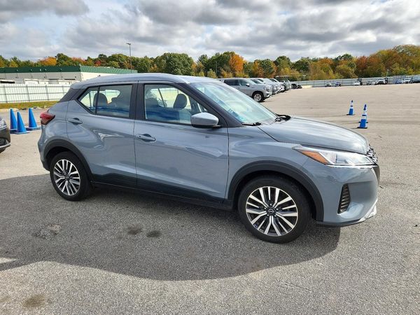 2024 NISSAN KICKS SV — Passenger 3/4