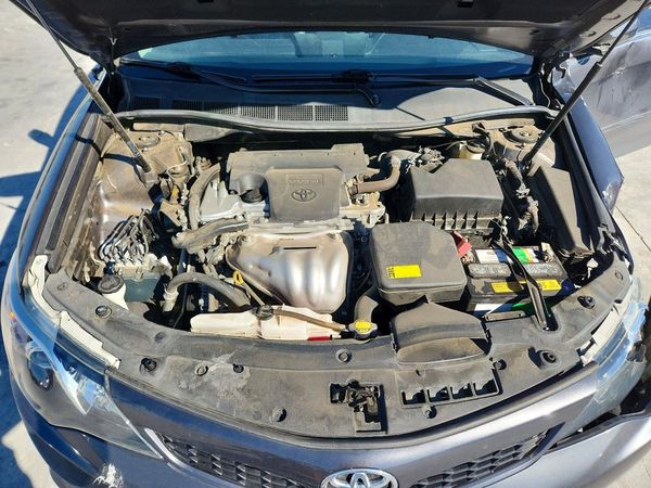 2013 TOYOTA CAMRY — Engine bay