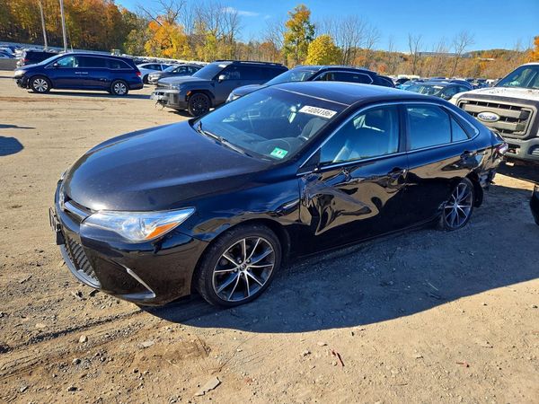 2015 TOYOTA CAMRY — Front 3/4
