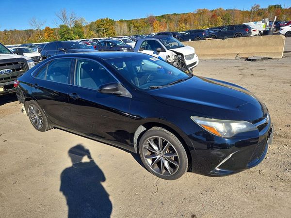 2015 TOYOTA CAMRY — Passenger 3/4