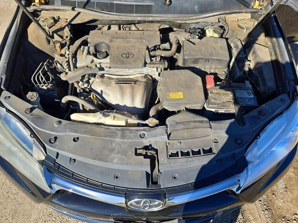 2015 TOYOTA CAMRY — Engine bay