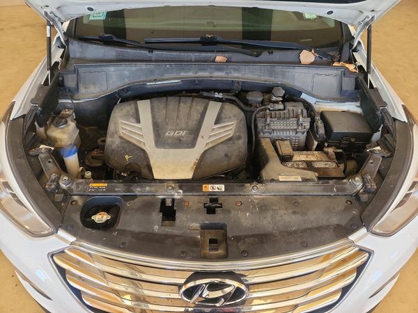 2013 HYUNDAI SANTA FE GL — Engine bay