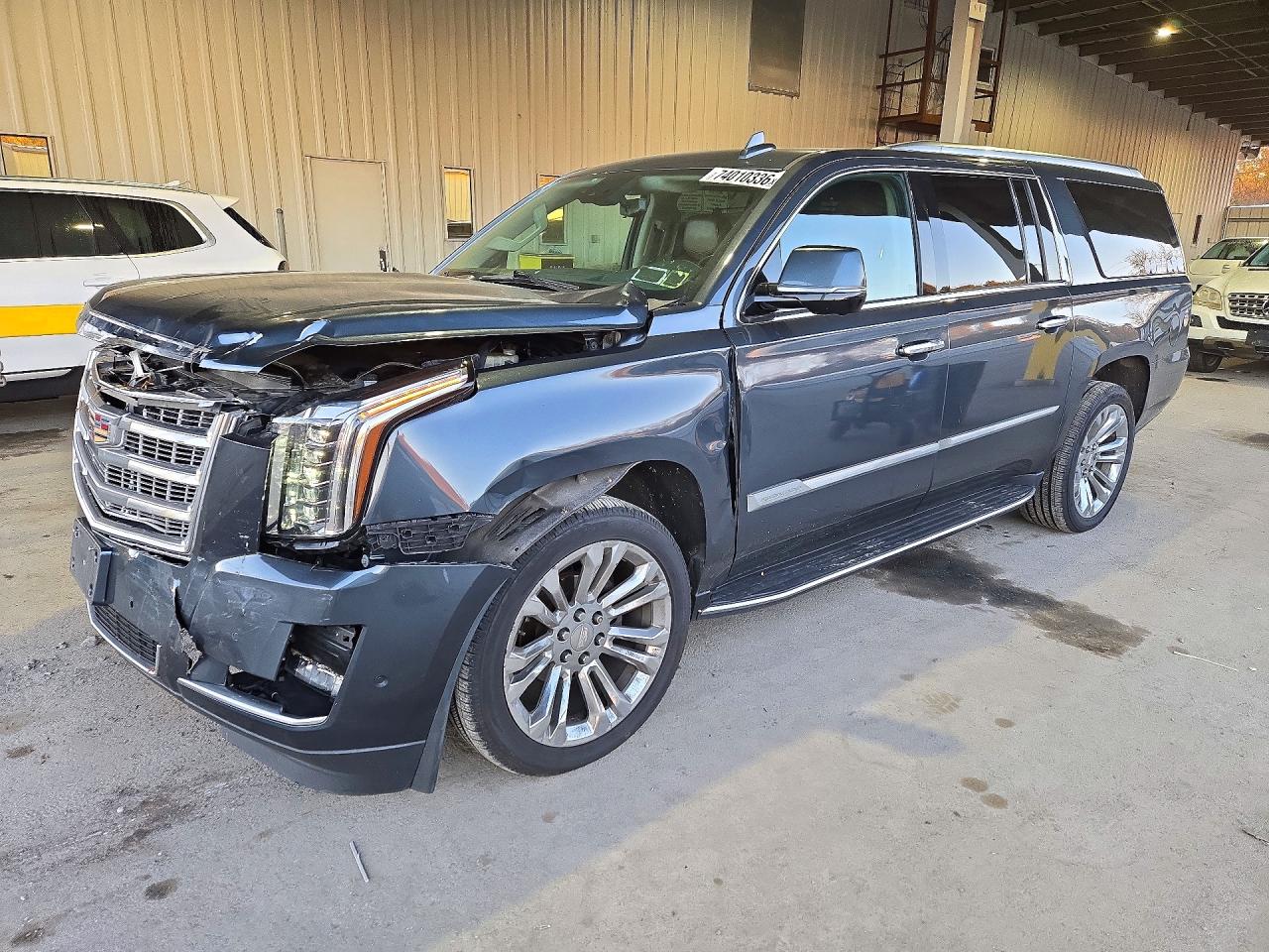 2020 CADILLAC ESCALADE ESV Luxury — Front 3/4