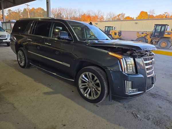 2020 CADILLAC ESCALADE ESV Luxury — Passenger 3/4