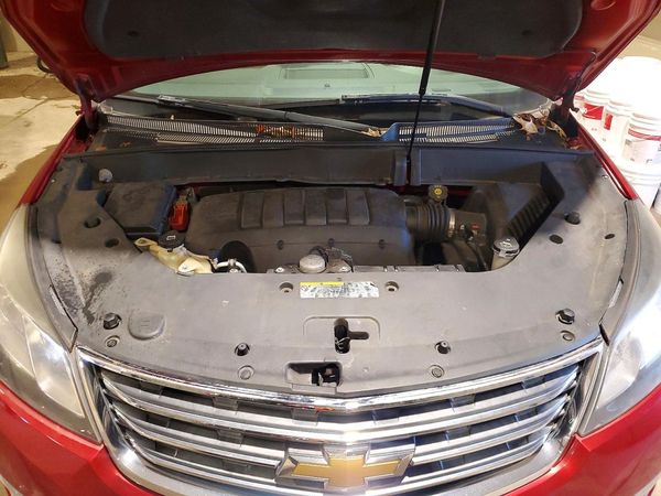 2014 CHEVROLET TRAVERSE LTZ — Engine bay