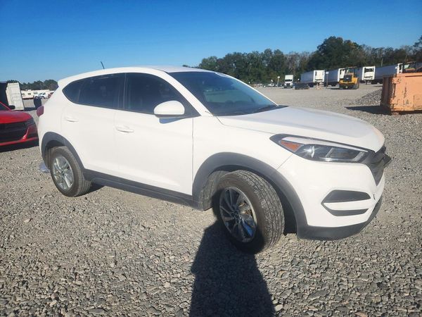 2016 HYUNDAI TUCSON SE — Passenger 3/4