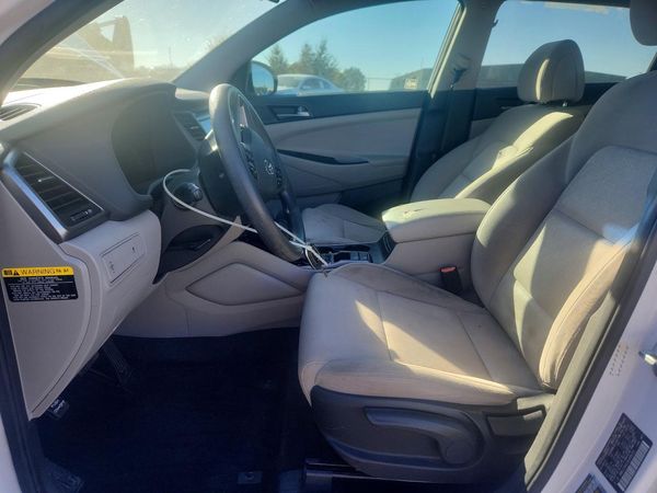 2016 HYUNDAI TUCSON SE — DENT
