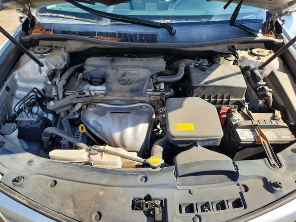 2012 TOYOTA CAMRY — Engine bay