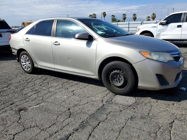2014 TOYOTA CAMRY — Passenger 3/4
