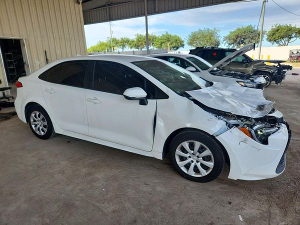 2022 TOYOTA COROLLA LE — Passenger 3/4
