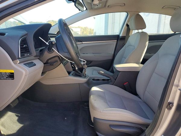 2018 HYUNDAI ELANTRA SE — DENT