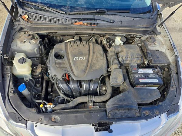 2013 HYUNDAI SONATA GLS/ GLS Popular — Engine bay