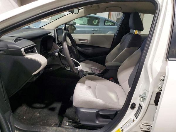 2020 TOYOTA COROLLA LE — DENT