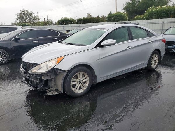 2013 HYUNDAI SONATA GLS/ GLS Popular — Front 3/4