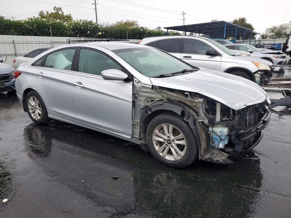 2013 HYUNDAI SONATA GLS/ GLS Popular — Passenger 3/4