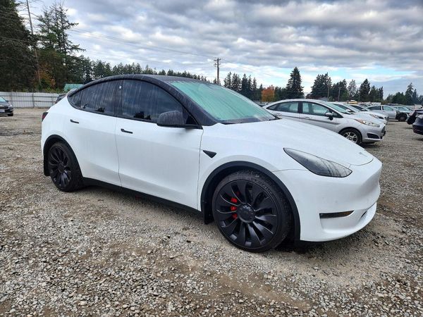 2022 TESLA MODEL Y — Passenger 3/4