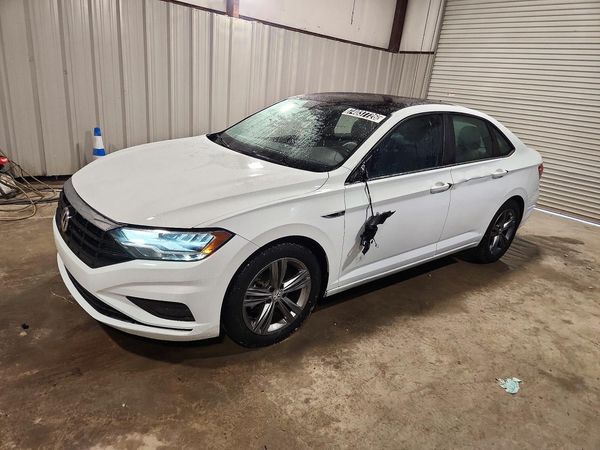2021 VOLKSWAGEN JETTA S / SE / R-Line — Front 3/4