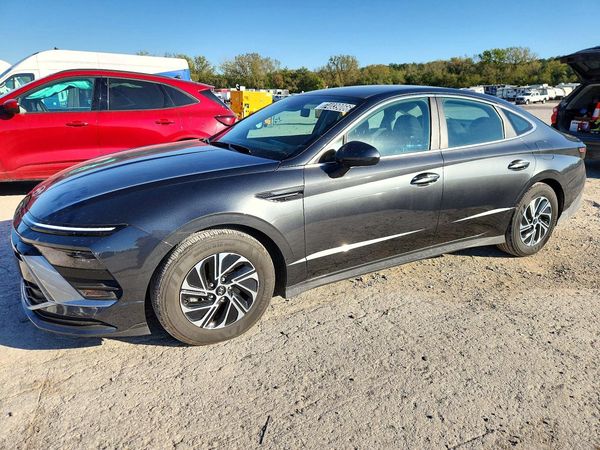 2026 HYUNDAI SONATA Blue — Front 3/4