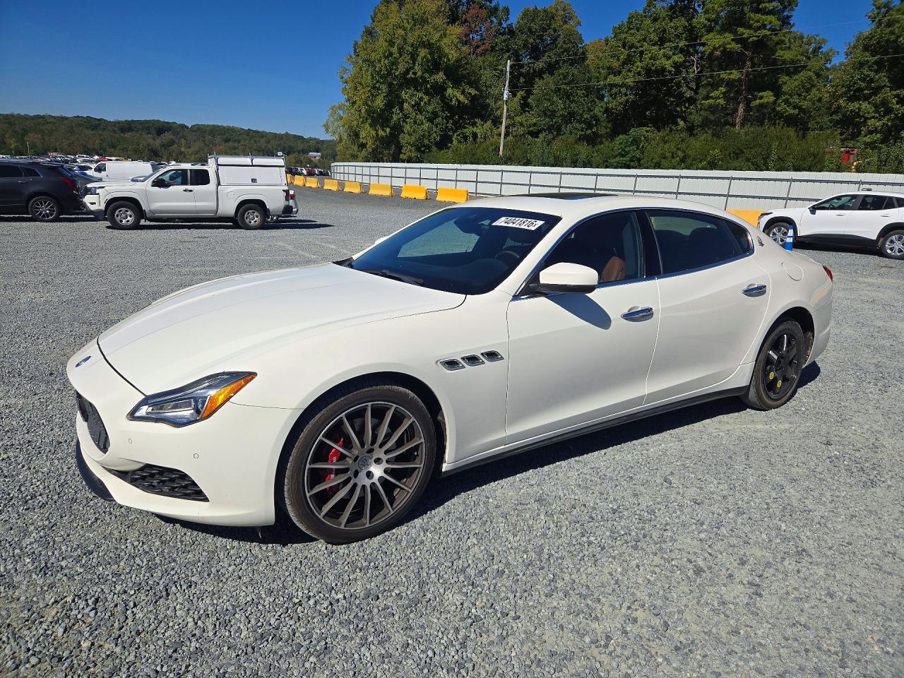 2018 MASERATI QUATTROPORTE Essence — Front 3/4