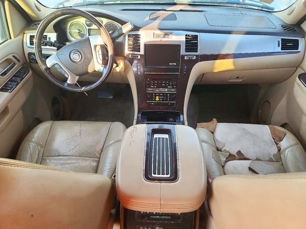 2012 CADILLAC ESCALADE ESV Premium — CKPT