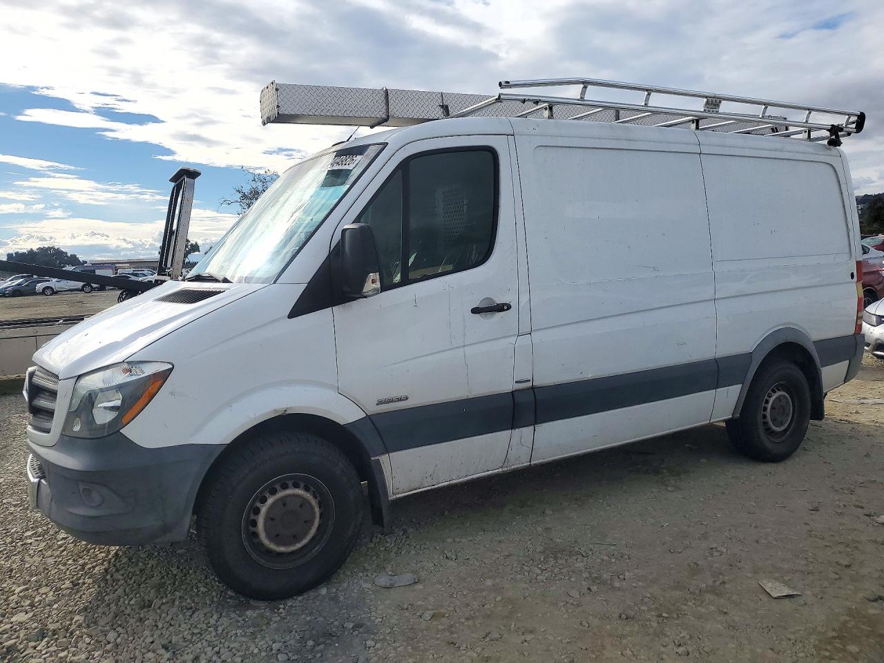 2014 MERCEDES-BENZ SPRINTER High — Front 3/4