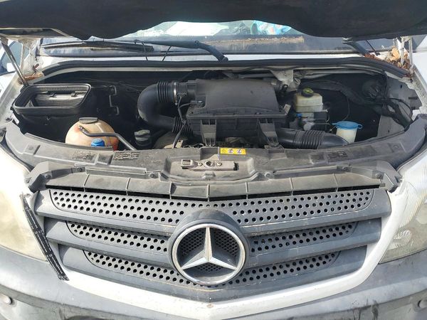 2014 MERCEDES-BENZ SPRINTER High — Engine bay
