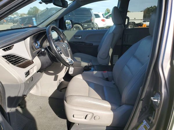 2020 TOYOTA SIENNA Q grade — DENT