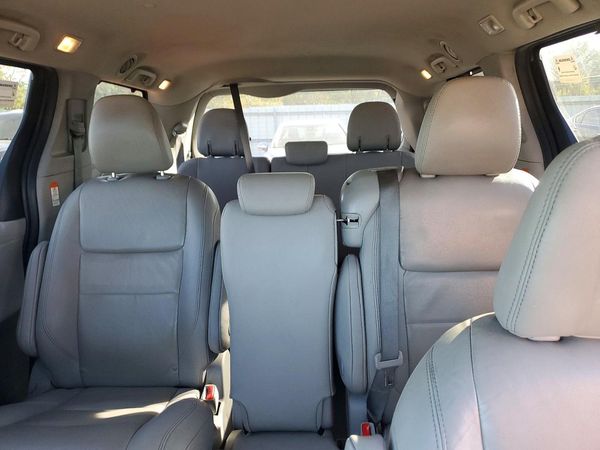 2020 TOYOTA SIENNA Q grade — SUVN