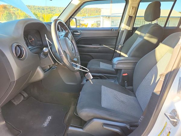 2017 JEEP PATRIOT Latitude — DENT