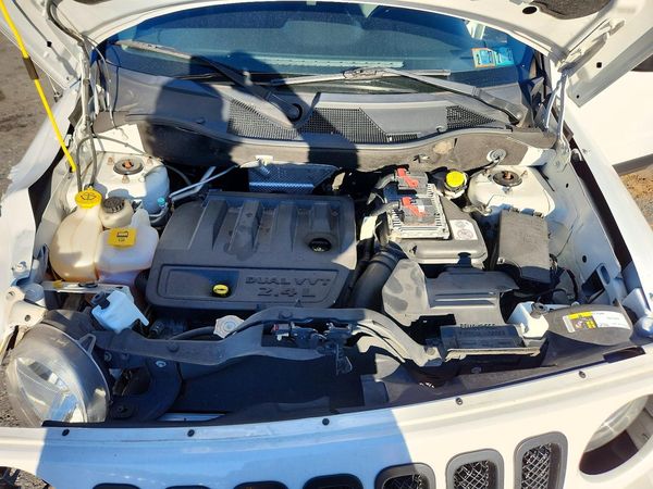 2017 JEEP PATRIOT Latitude — Engine bay