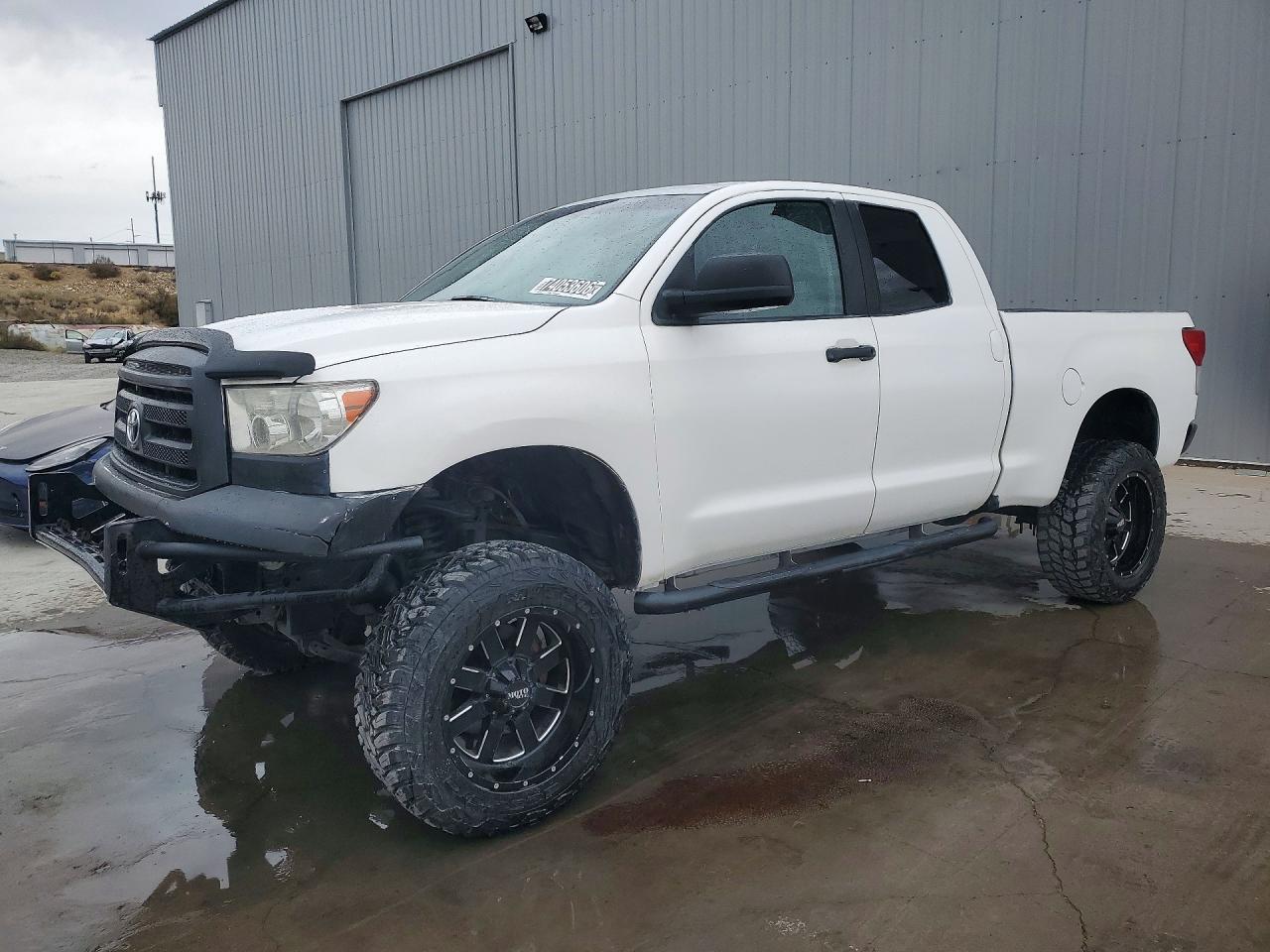 2013 TOYOTA TUNDRA SR5 — Front 3/4